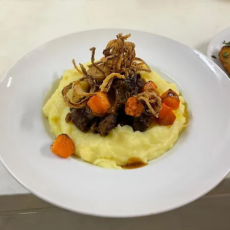 A Restaurace U Zvonku 게스트하우스 *